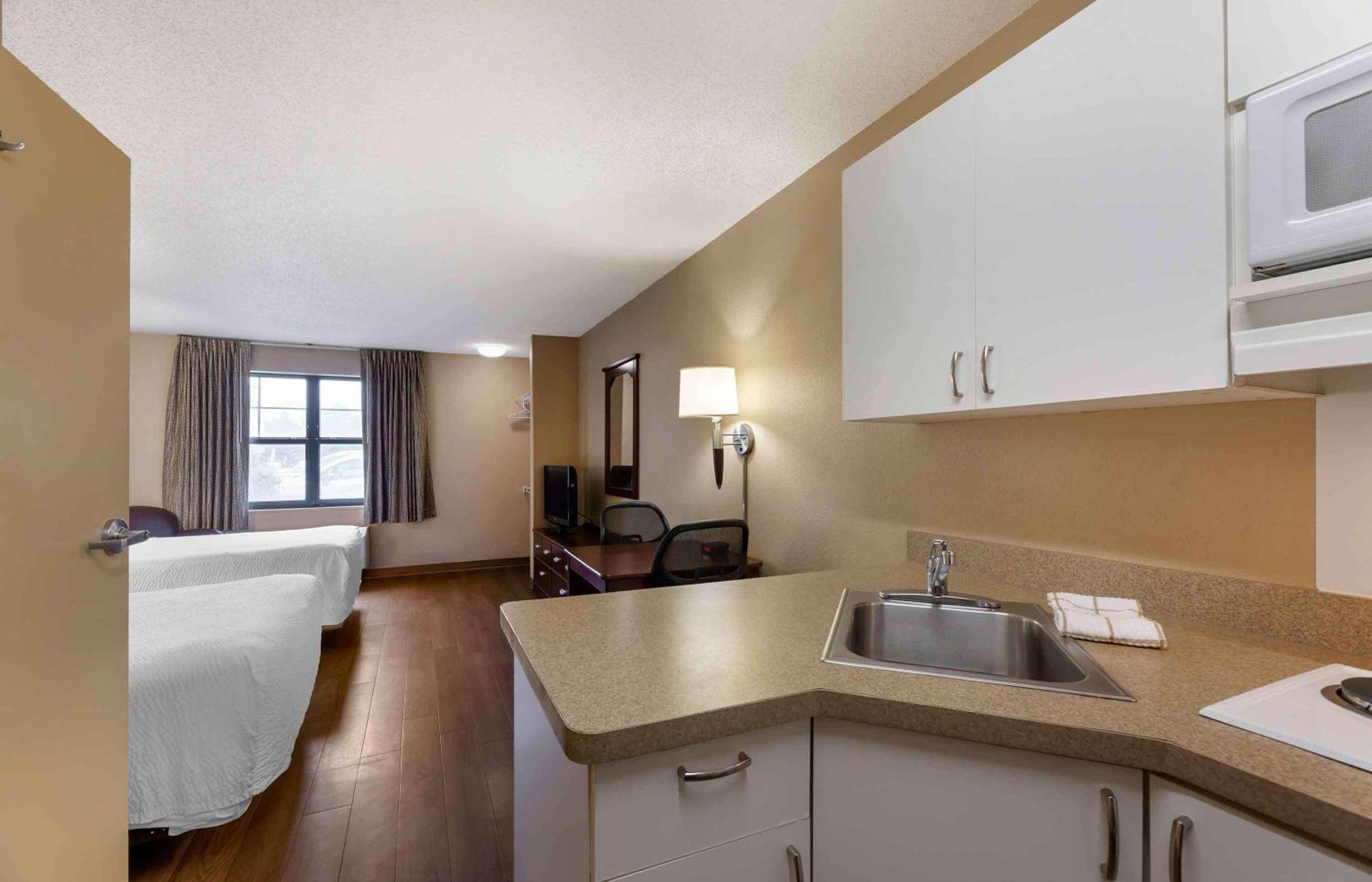 Extended Stay America Suites - Cleveland - Brooklyn Exterior photo