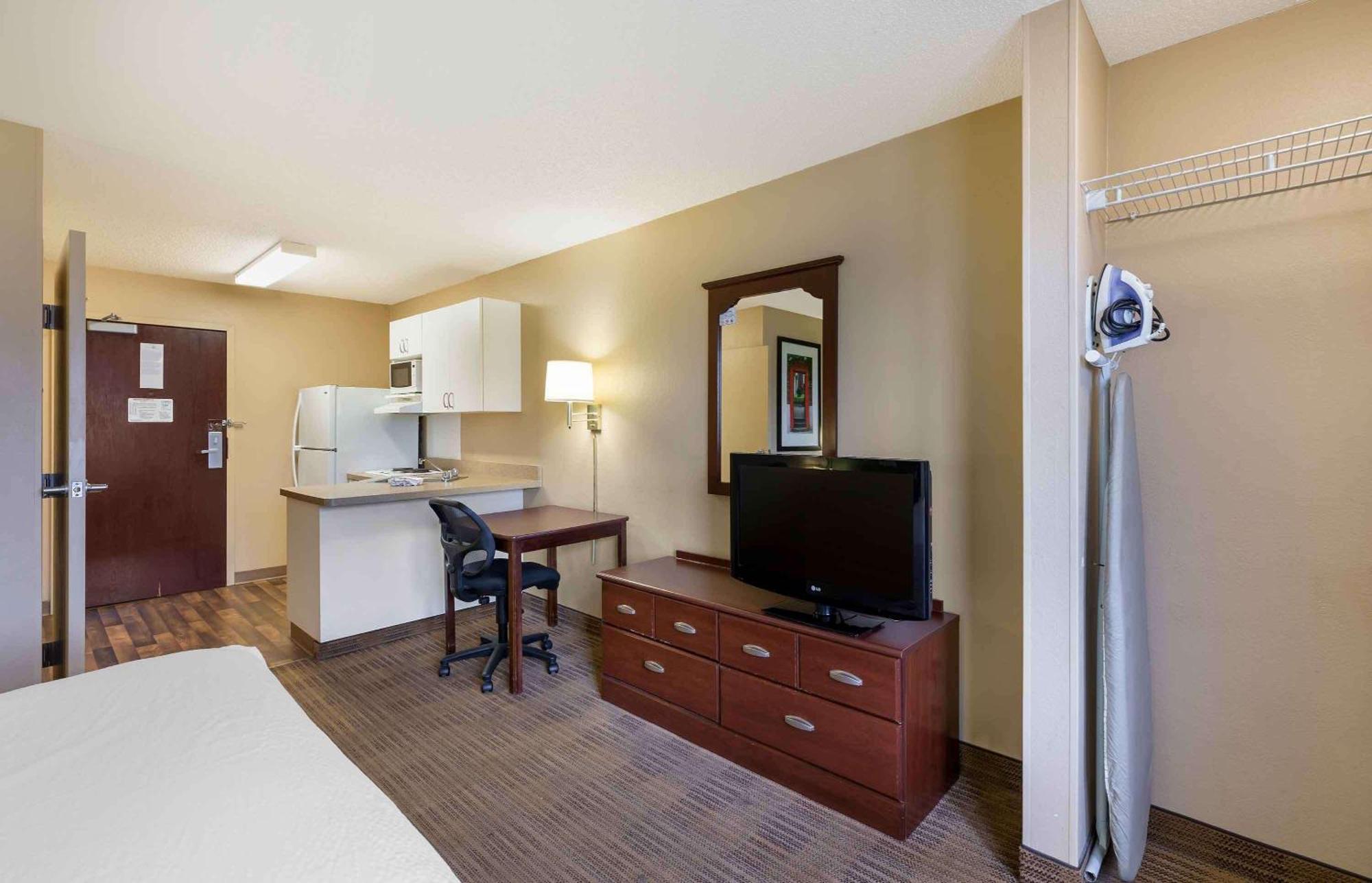 Extended Stay America Suites - Cleveland - Brooklyn Exterior photo